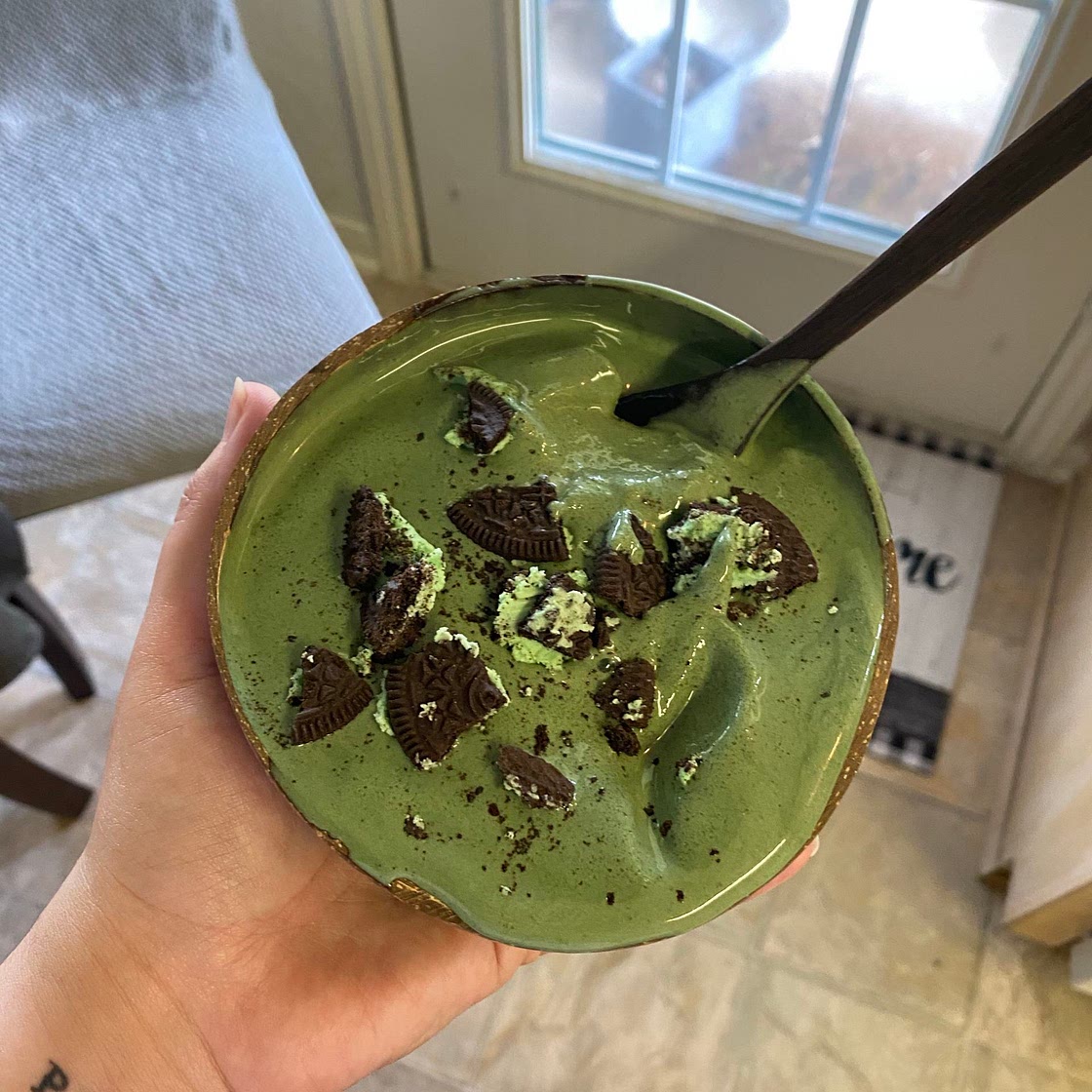 Mint Oreo Smoothie Bowl