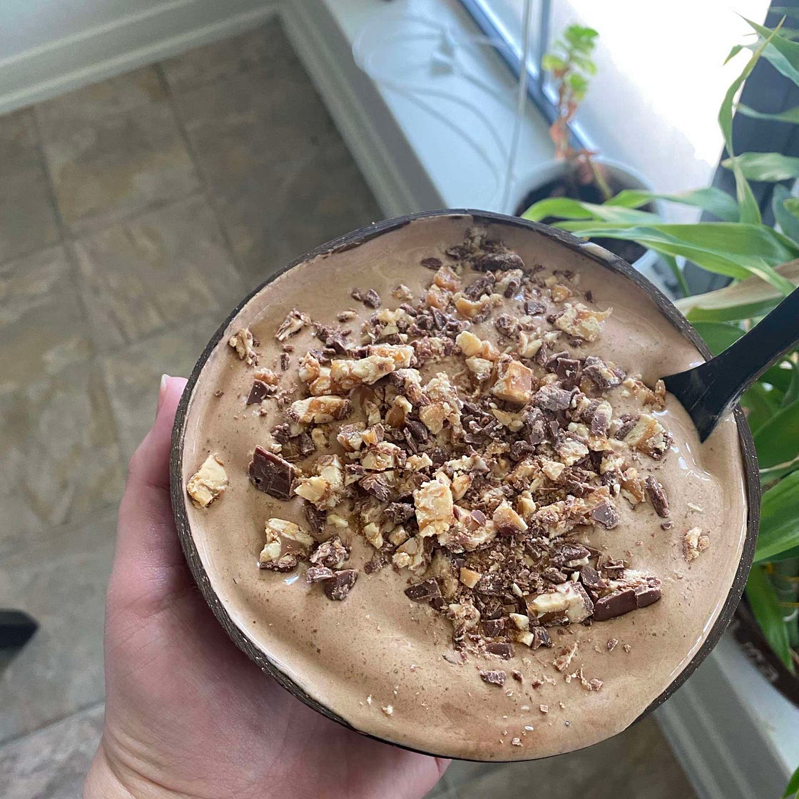 Snickers Smoothie Bowl