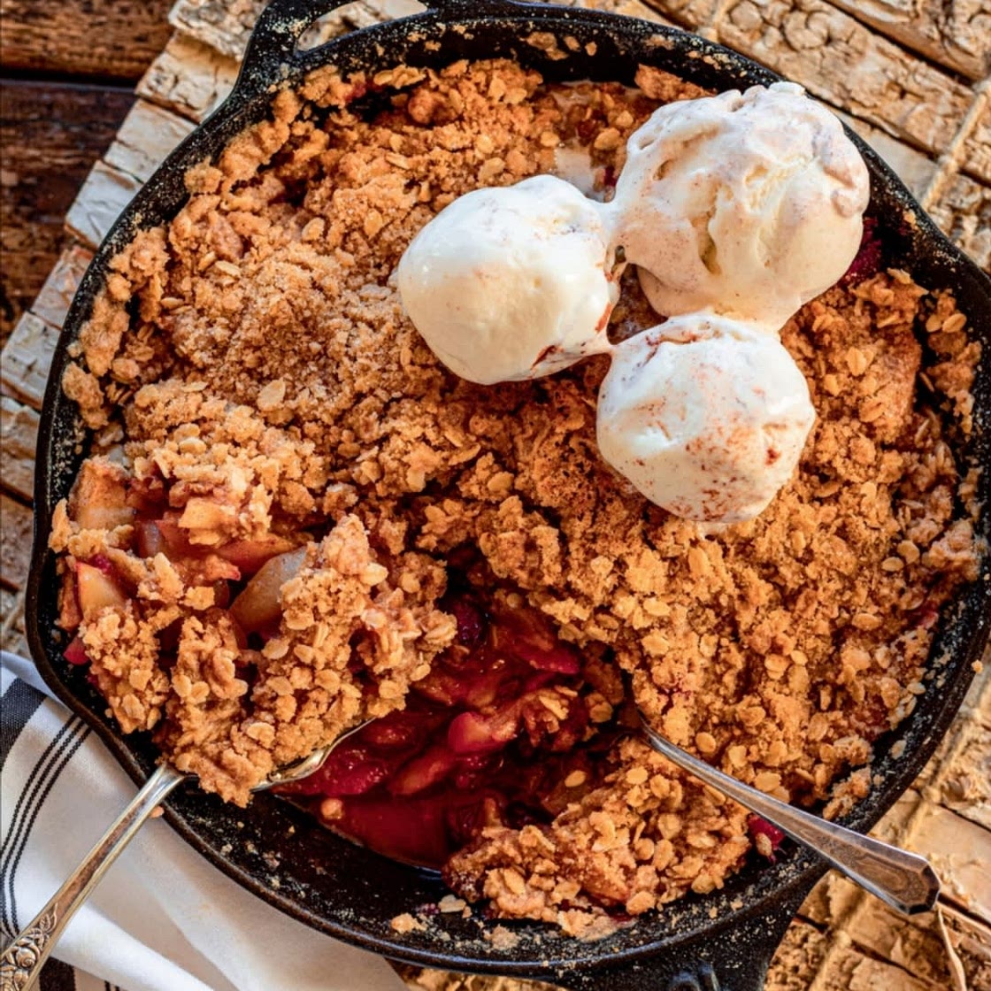 SKILLET APPLE CRISP FIRE ICE CREAM, OATMEAL CRUST