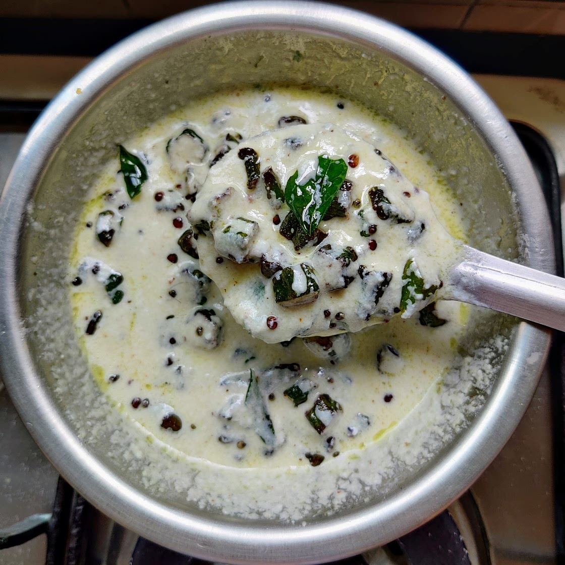 Vendakkai kichadi (okra raita)