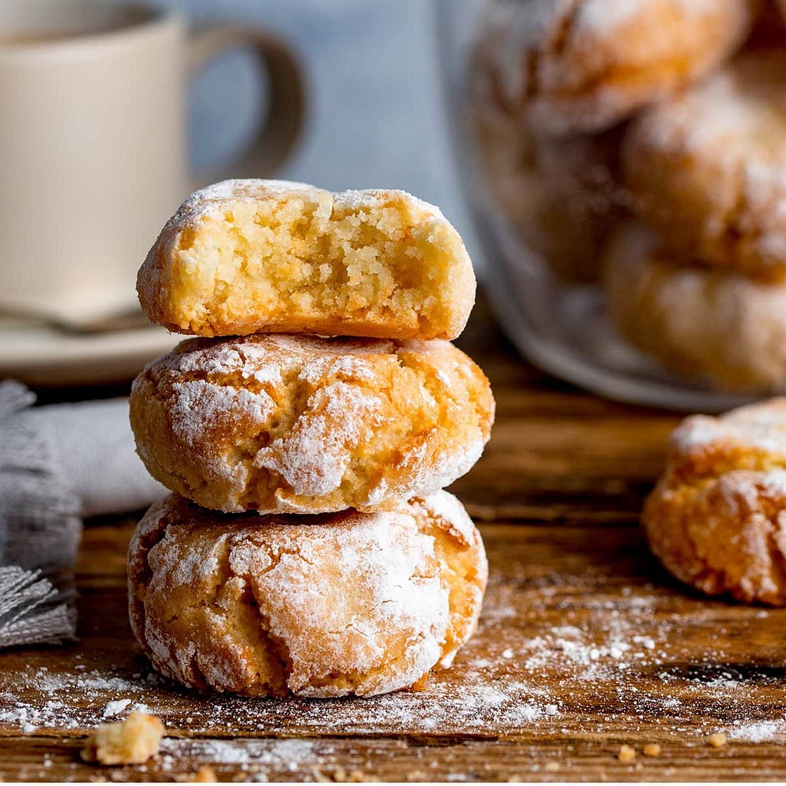 Chewy Amaretti Cookies Recipe