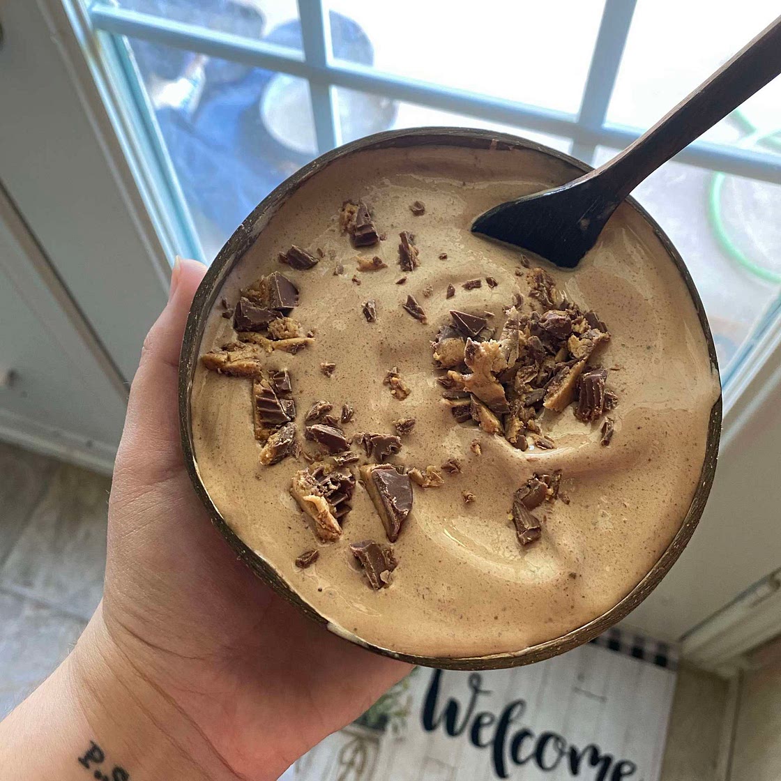 Reece’s Peanut Butter Cup Smoothie Bowl