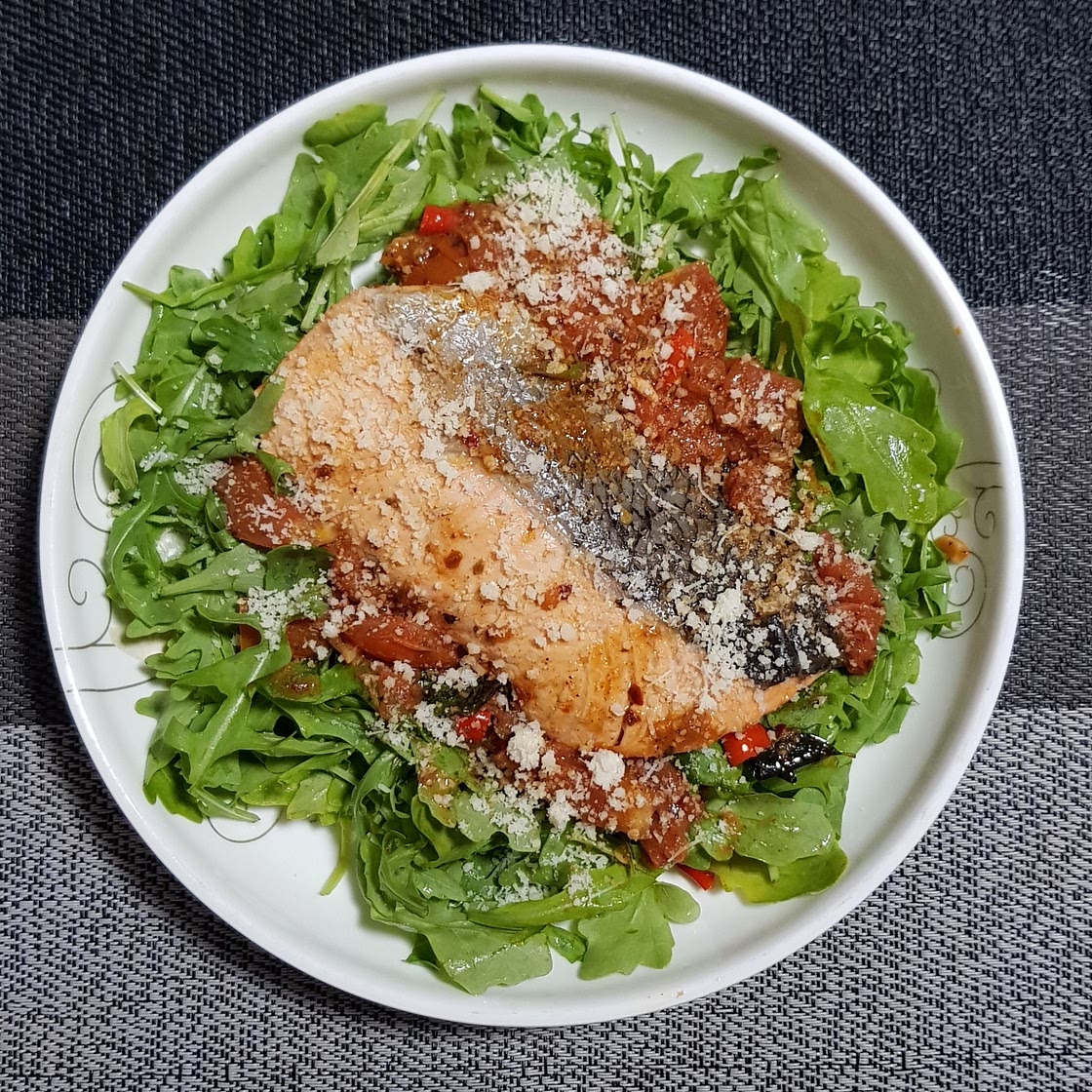 Quick and Easy Garlic Salmon in Tomato Sauce