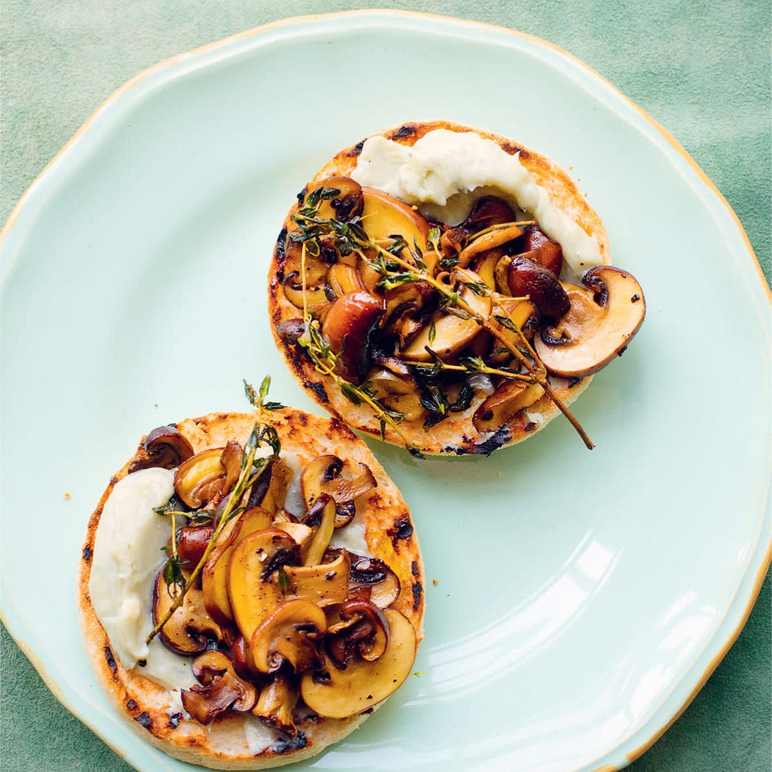 MUSHROOMS, BLUE CHEESE, TOASTING MUFFINS