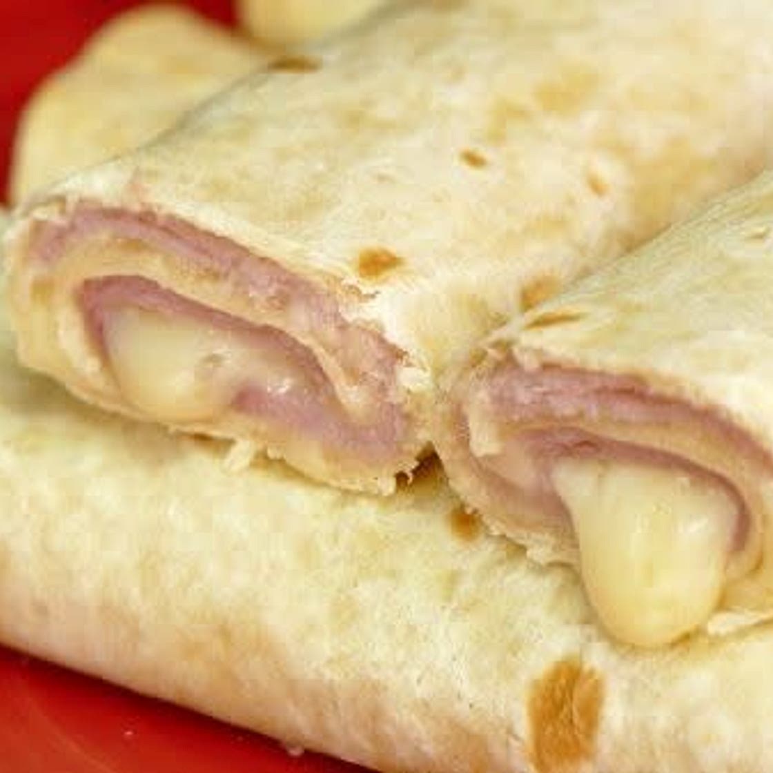 Flautas de harina con queso y mortadela o jamón