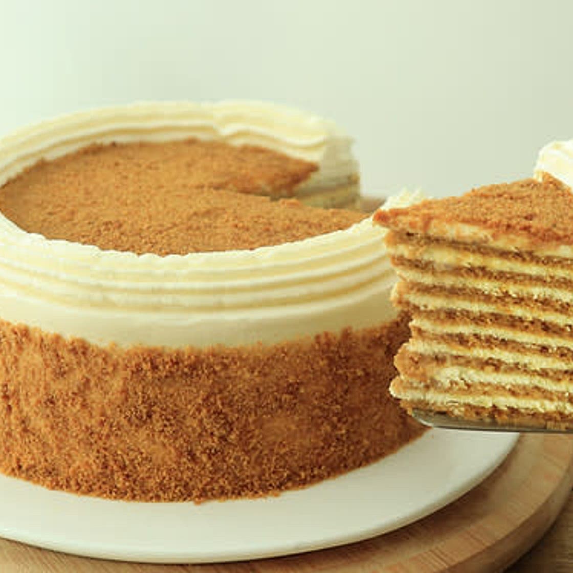 Eggless Russian Medovik Honey Cake | bakewithlove