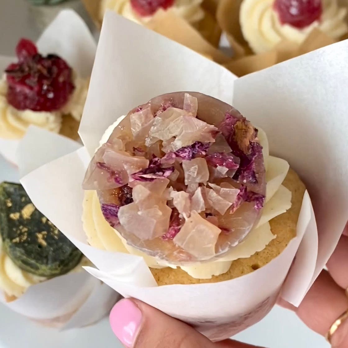 Vanilla Cupcakes with Misaky Crystals 