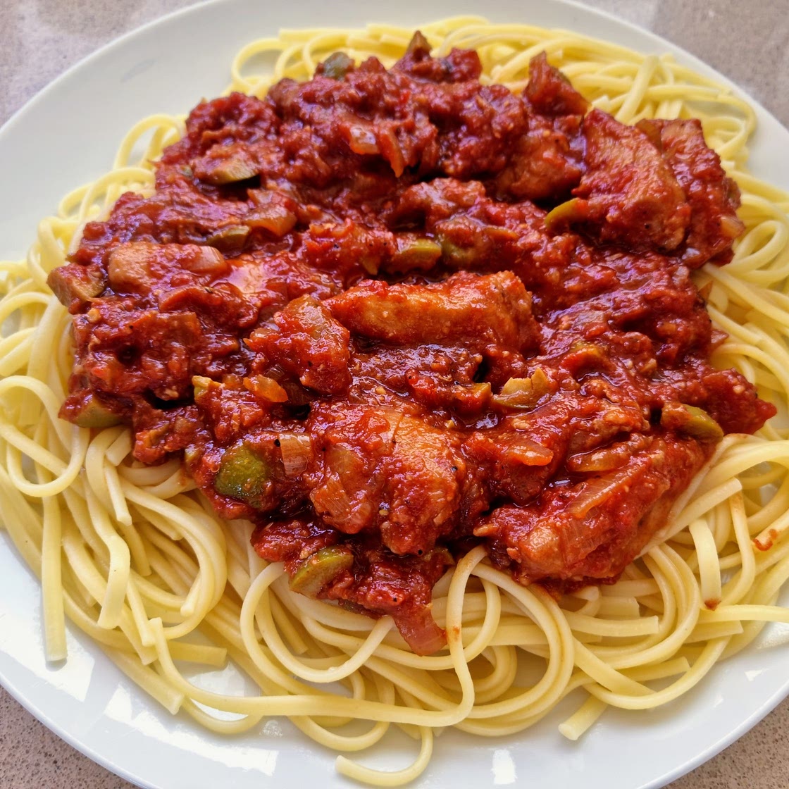 Chicken with olives in a tomato sauce