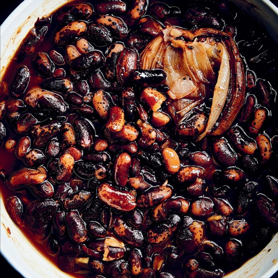HOMESTEADER’S NEW ENGLAND BAKED BEANS