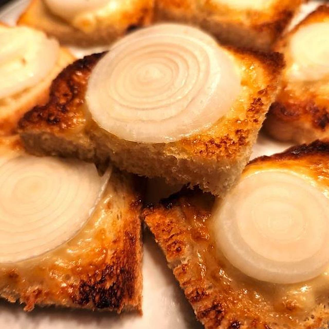 Naomi Judd's Easy Onionelles Recipe: 4-Ingredient Appetizer Recipe Is Now a Family Tradition | Appetizers | 30Seconds Food