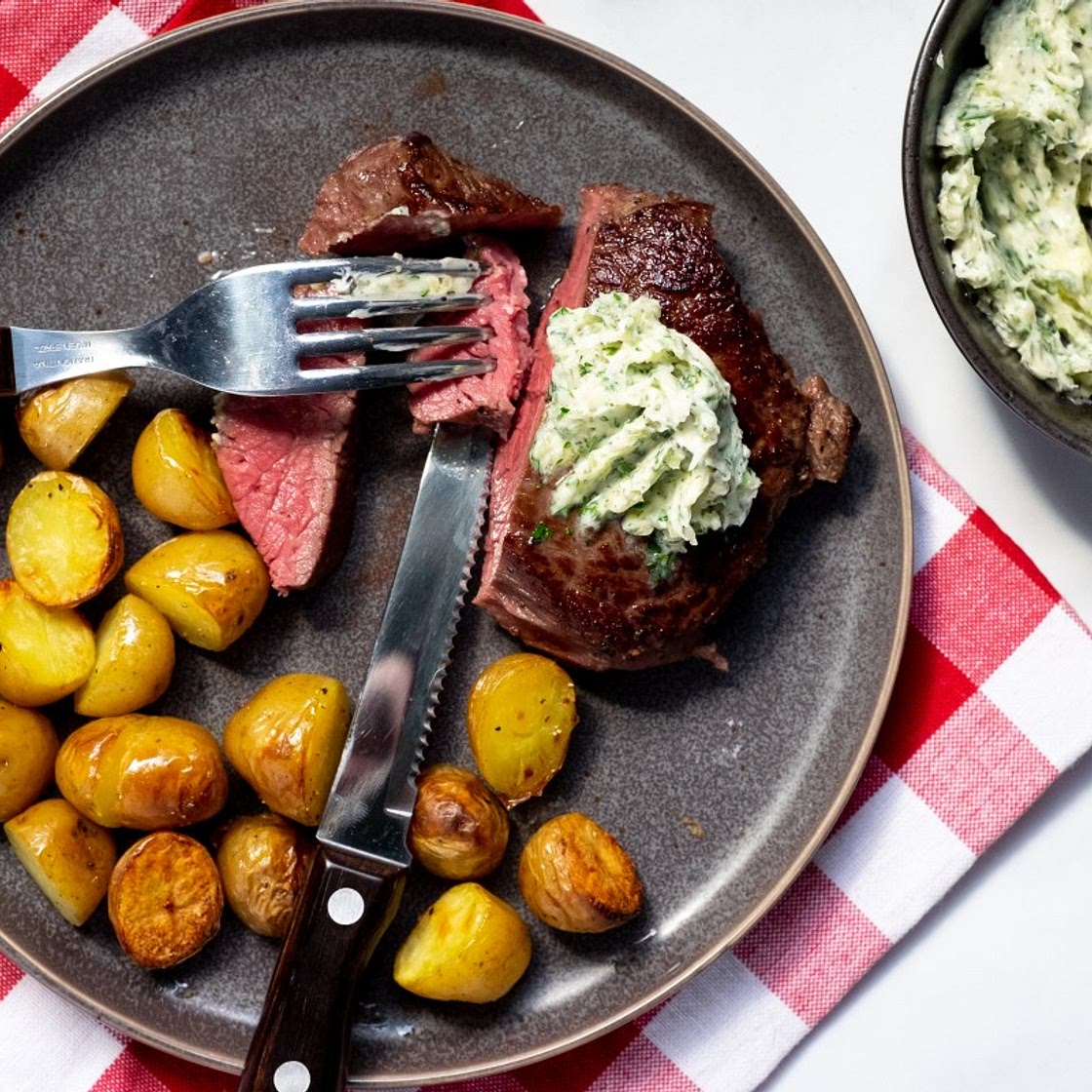 Garlic Butter Steak with Crispy Potatoes