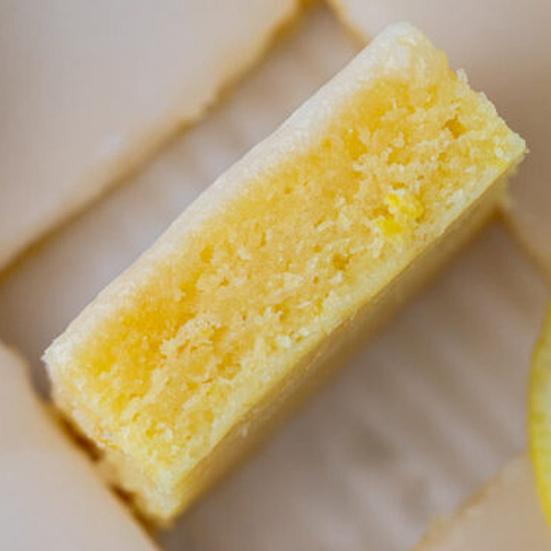 Fudgy lemon blondies- Lemon brownies