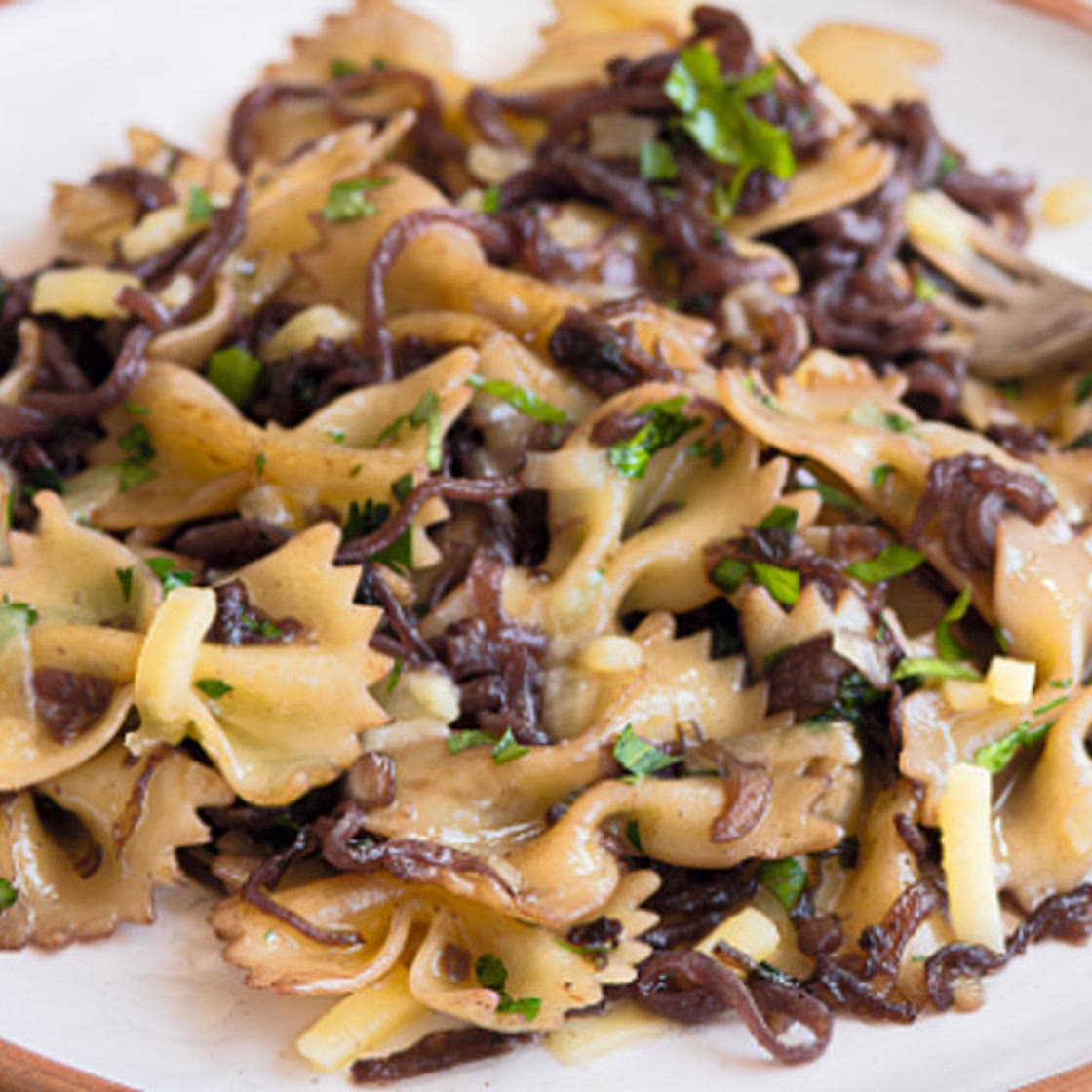 Onion Pasta with Parsley and Red Wine