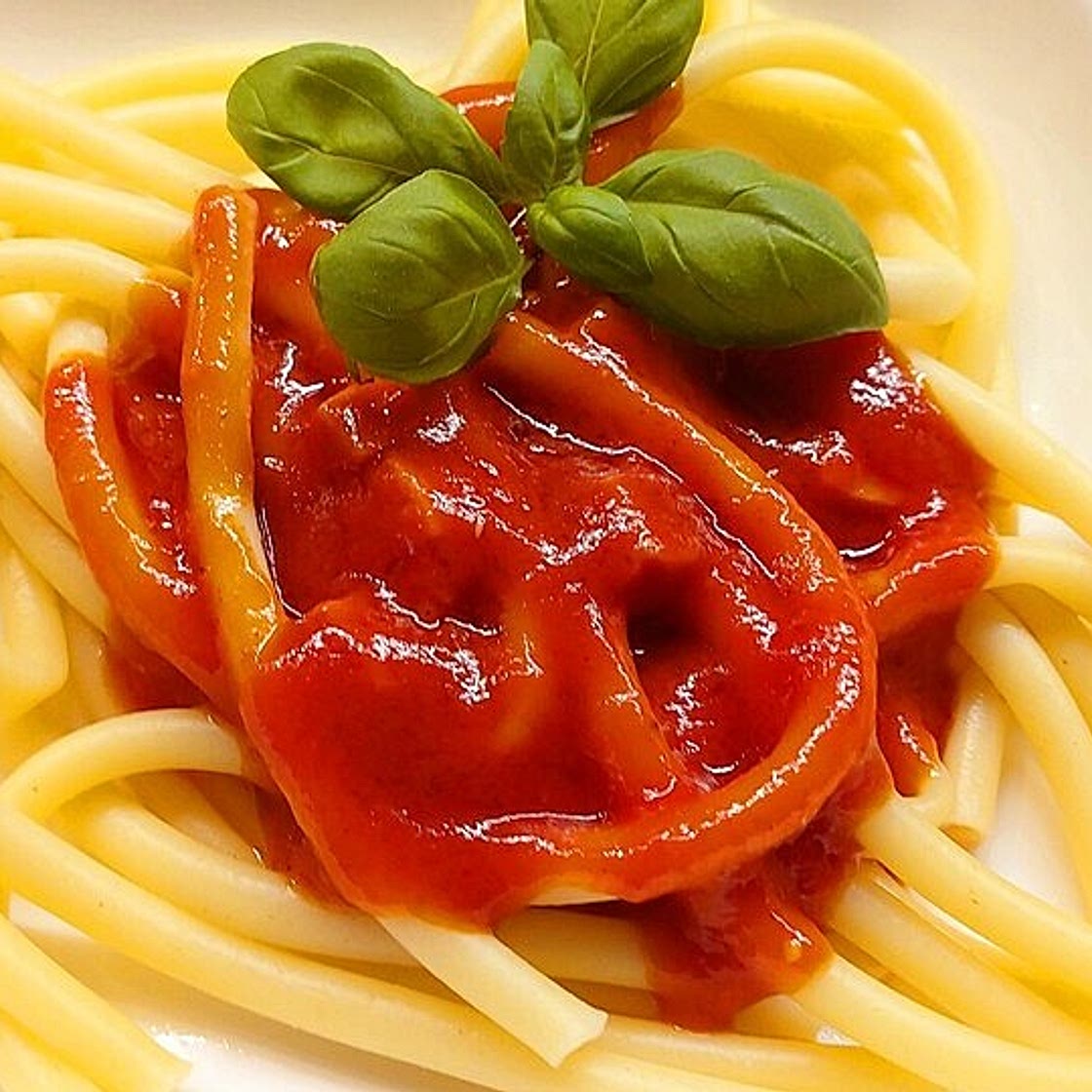 Nudeln mit Tomatensauce