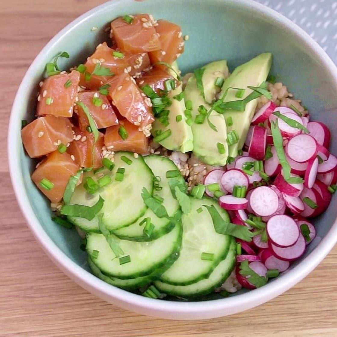 Poke bowl saumon avocat