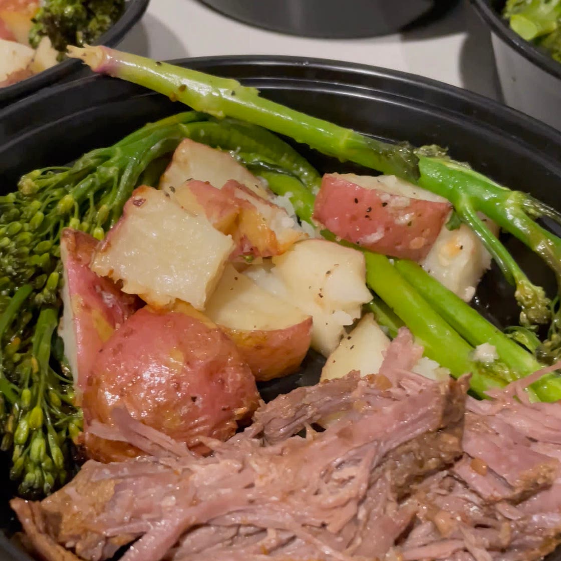 Slow Cooked Tri-Tip w/ Garlic Parmesan Red Potatoes & Broccolini