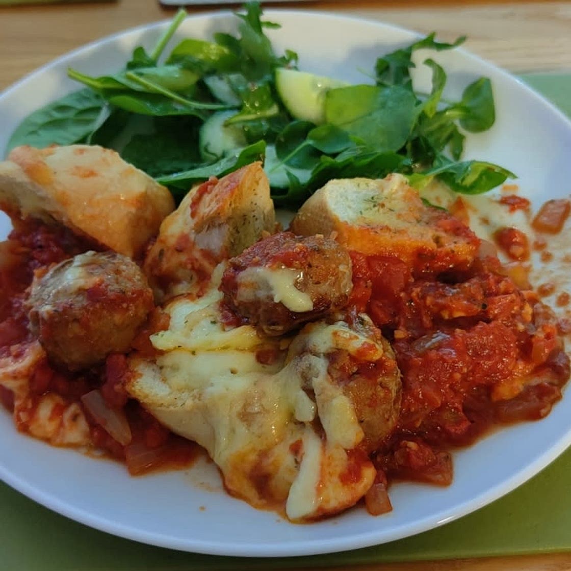 Meatball & garlic bread traybake