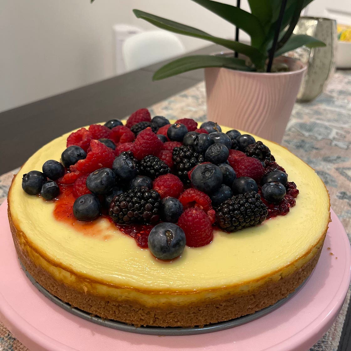Baked Cheesecake with berries 