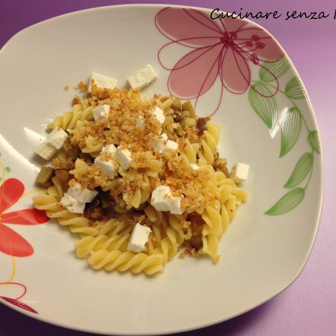 Pasta melanzane e quartirolo con pane croccante | Cucinare senza Nichel