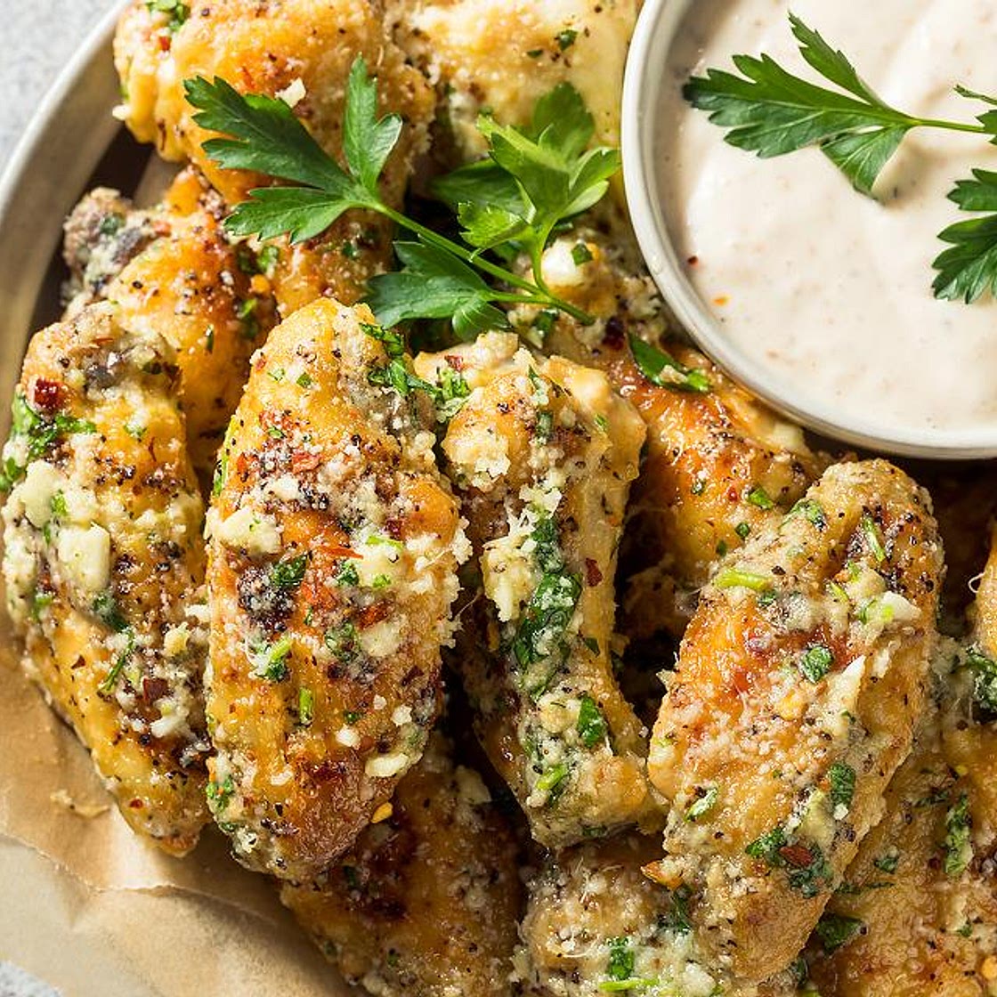 The Absolute Best Crispy Garlic Parmesan Chicken Wings Recipe