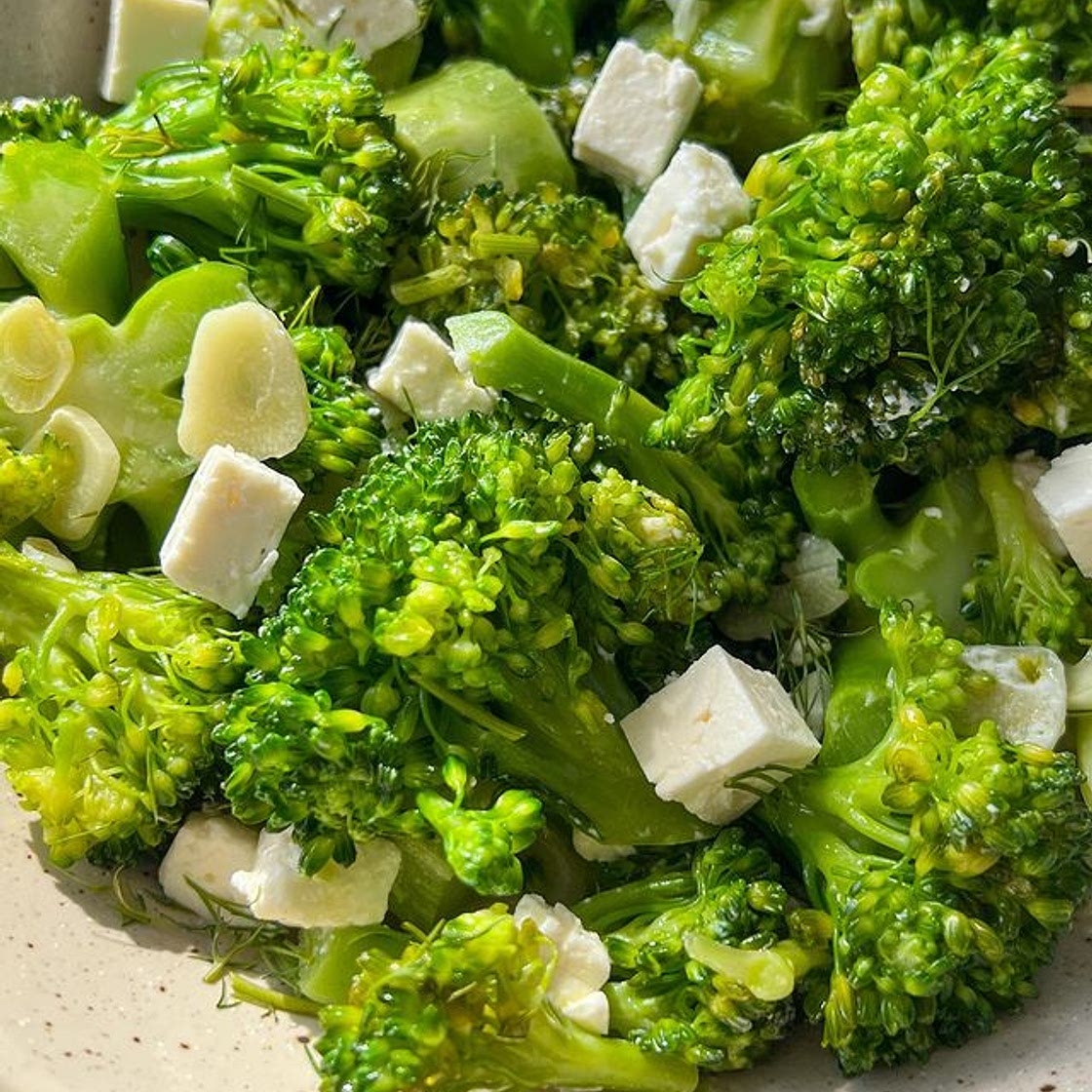 5 minute broccoli and feta aglio e olio. This is one of the few ways you will get me to eat broccoli and I can never have enough. If you are familiar with “aglio e olio” which means garlic and oil in Italian, this is the exact method I use for my broccoli 