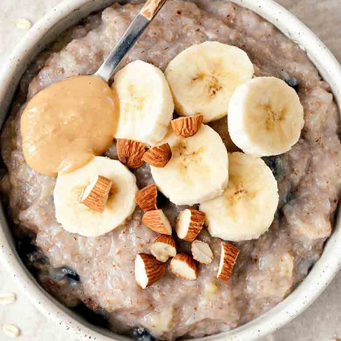 Porridge with peanut butter and banana
