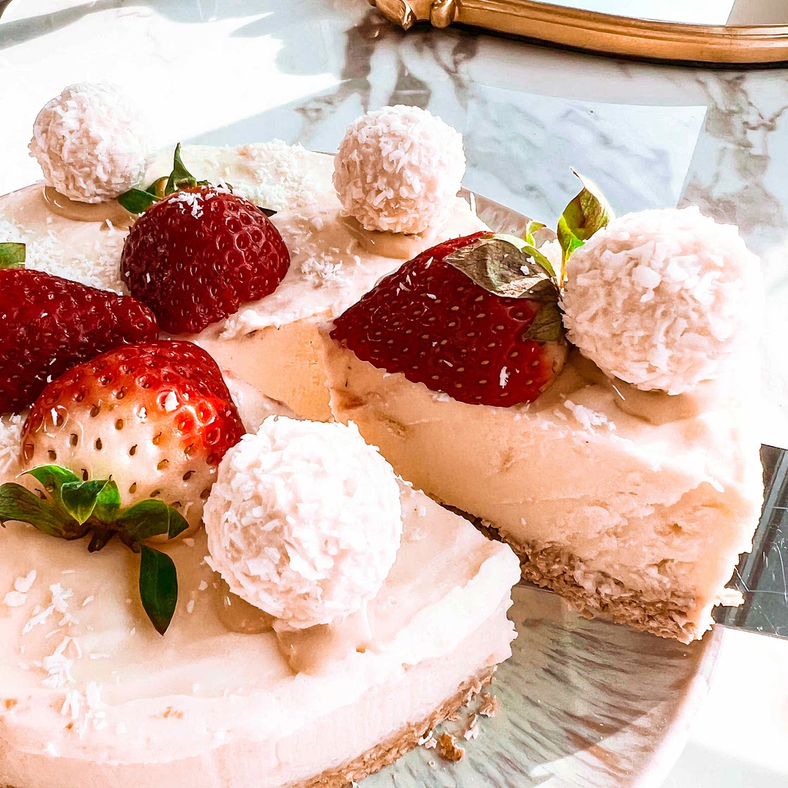 VEGAN RAFFAELLO CHEESECAKE 