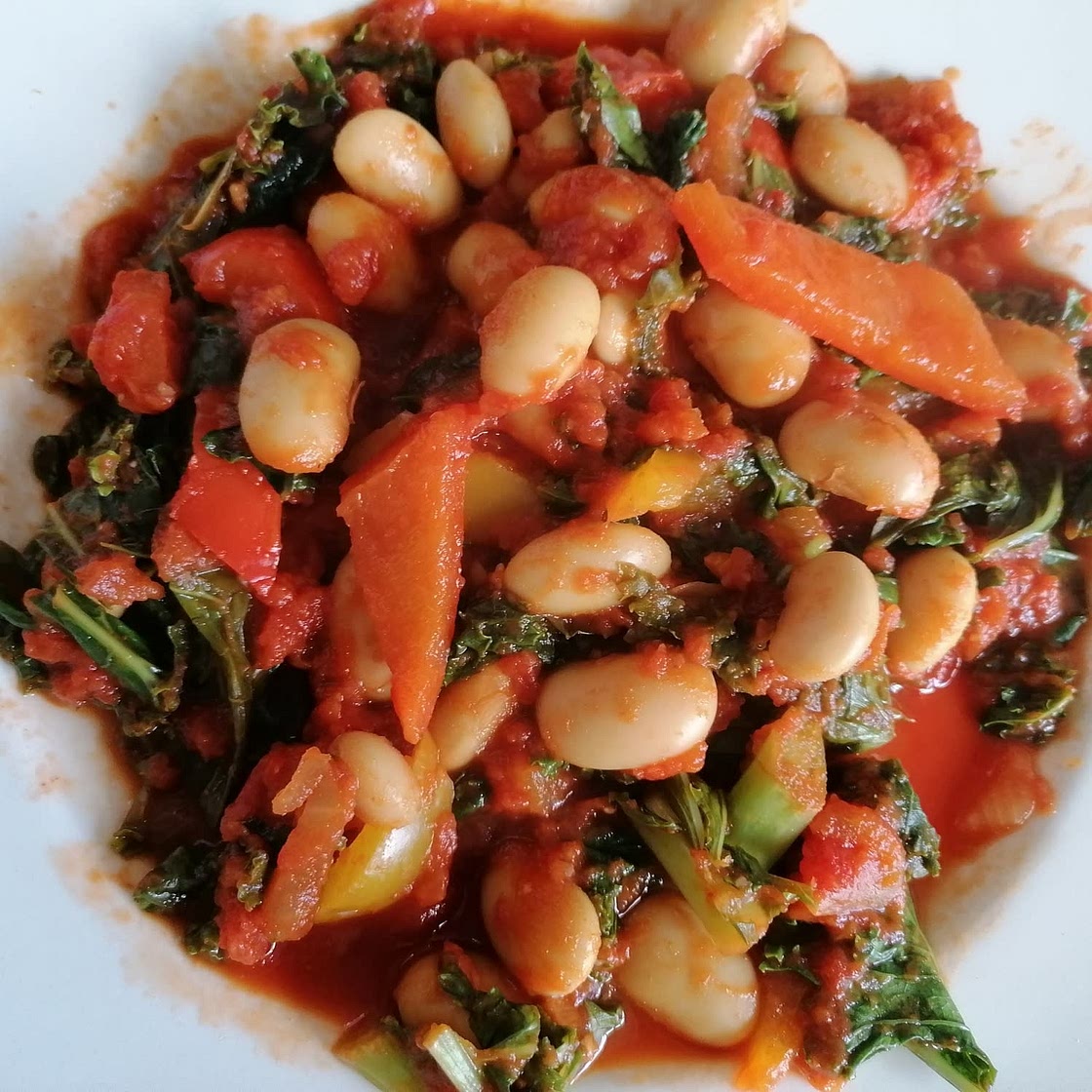 Tomato, garlic and butterbean stew