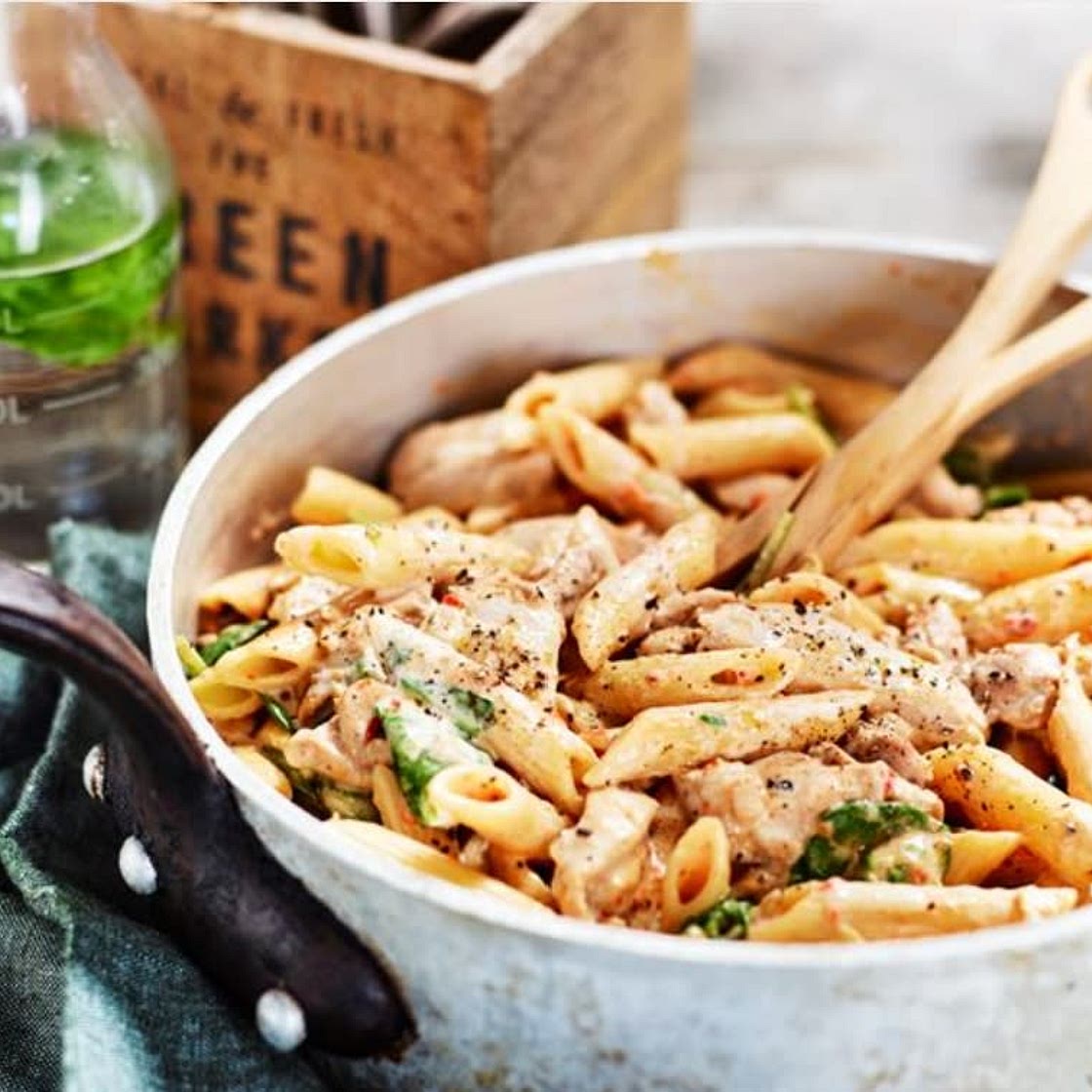 Kycklingpasta med spenat och parmesan