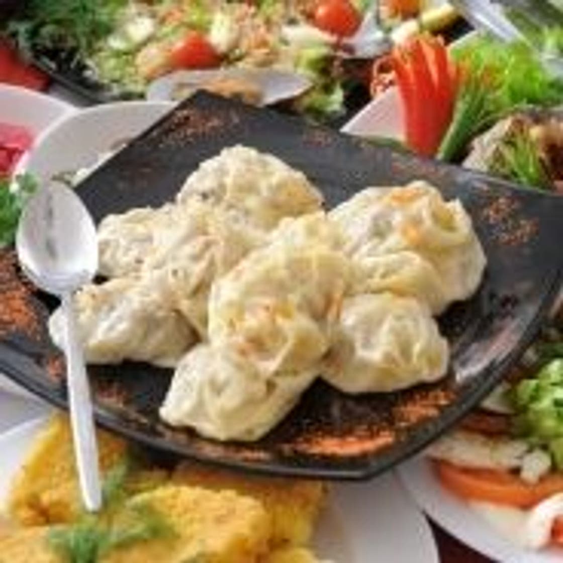 CHINESE STEAMED MEAT AND VEGETABLES RAVIOLI