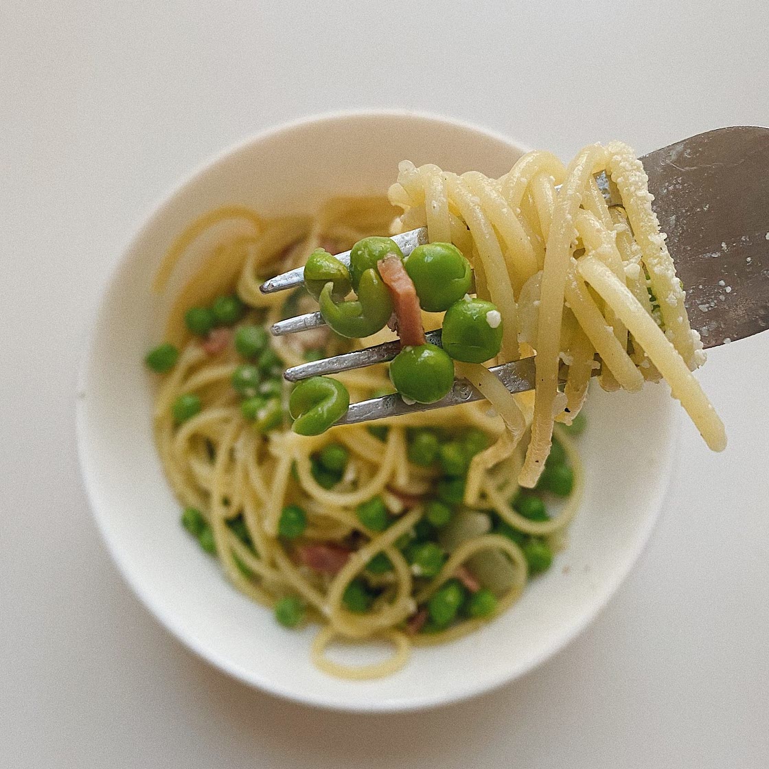 Simple Pasta with Peas and Bacon