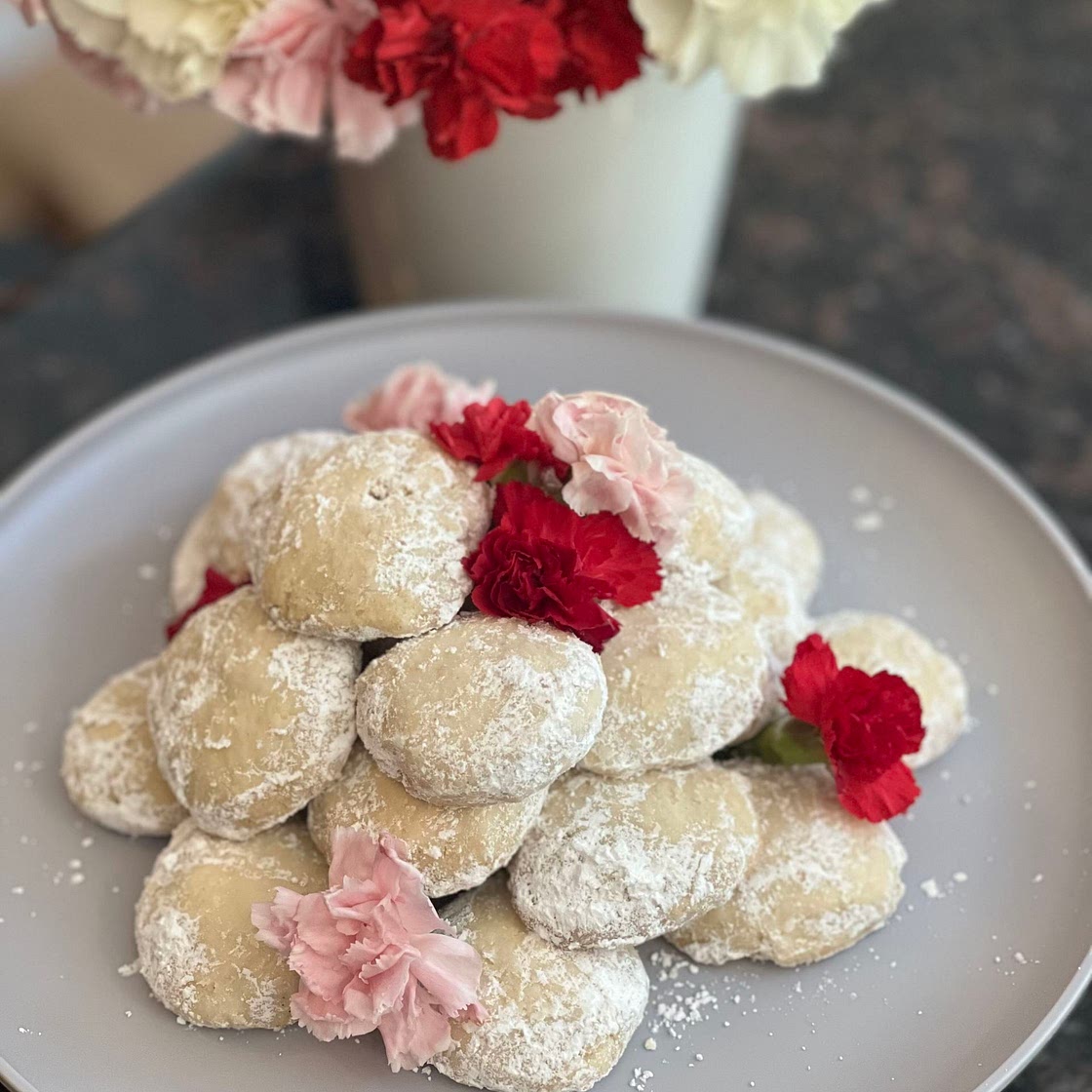 Kourabiedes: Greek Cookies