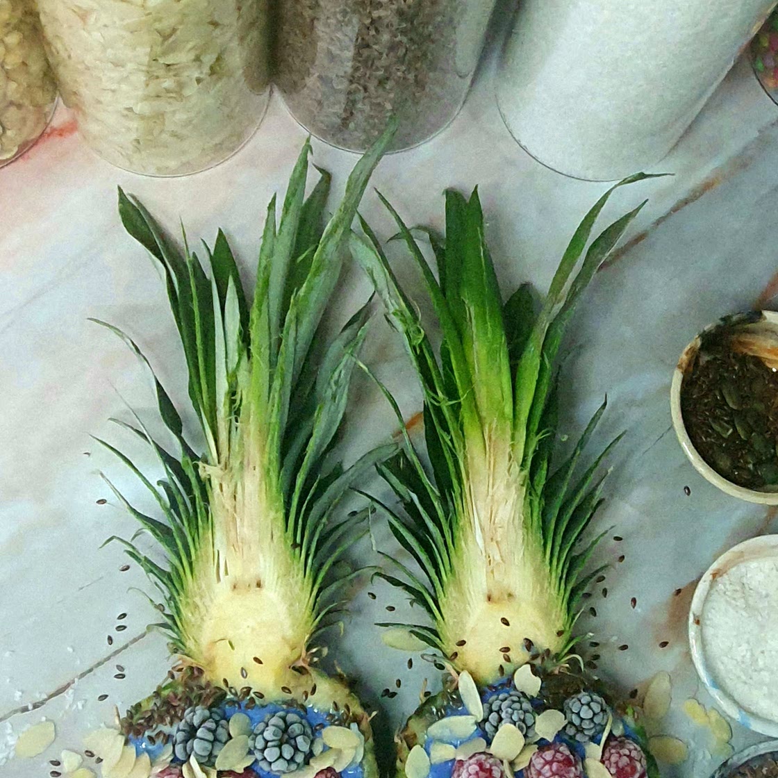 How to make the Tropical Blue Spirulina Smoothie without Bananas, that you’ll want to show off to everyone