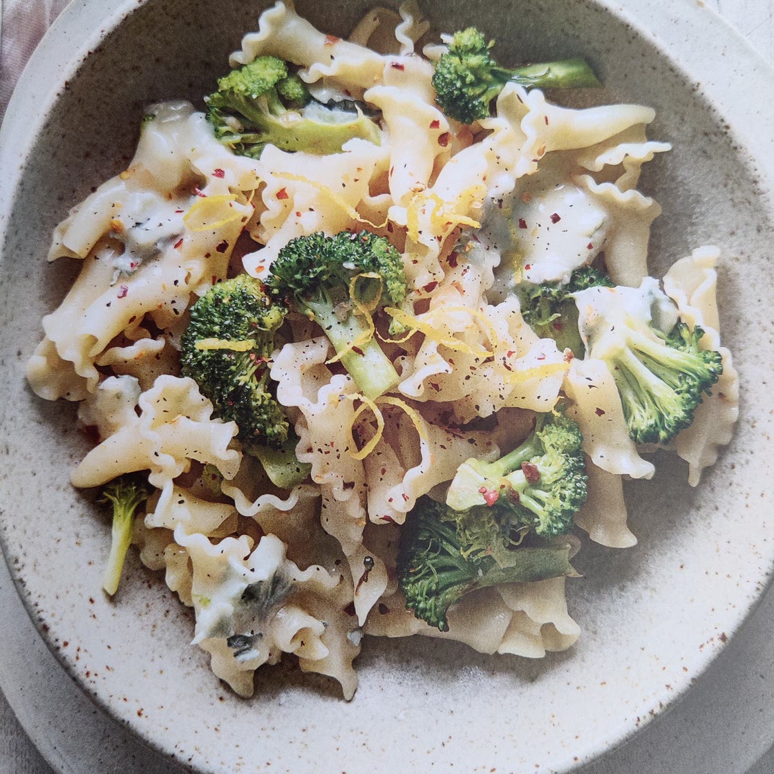 Pasta with broccoli and blue cheese
