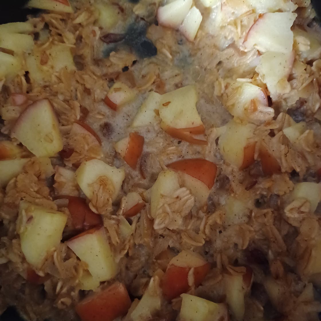 Dates and apple oatmeal