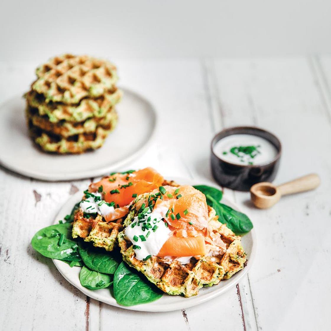 Gaufres courgette, truite fumée et sauce au yaourt