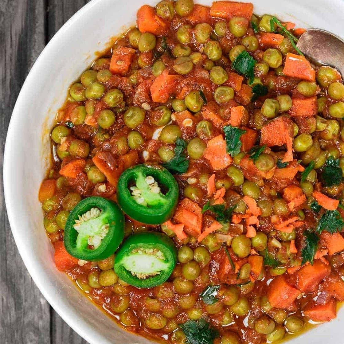 Egyptian Vegan Stew with Peas and Carrots