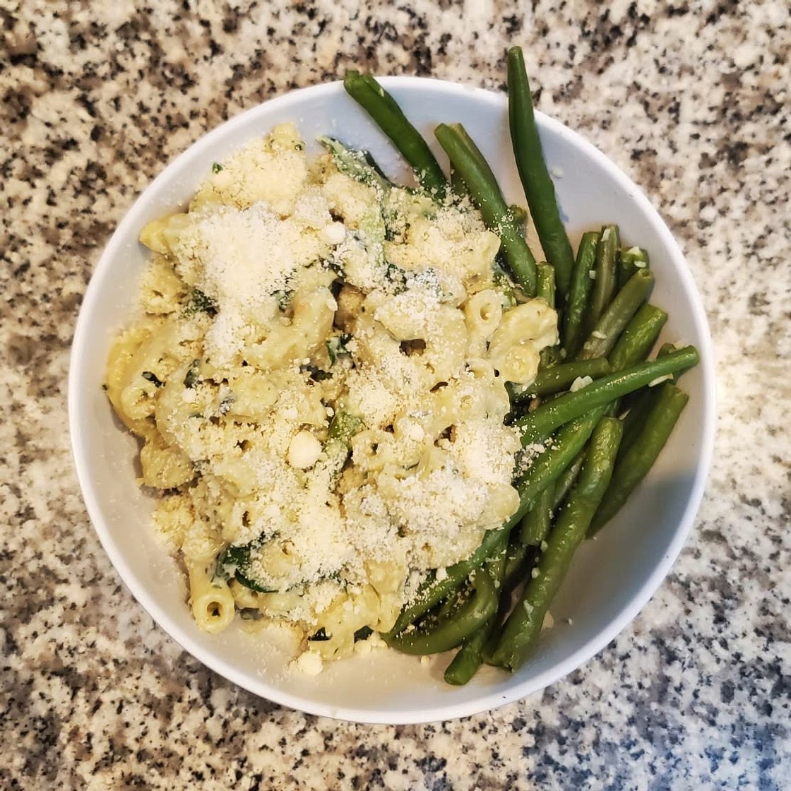 Creamy Pesto Mac and Cheese with Spinach
