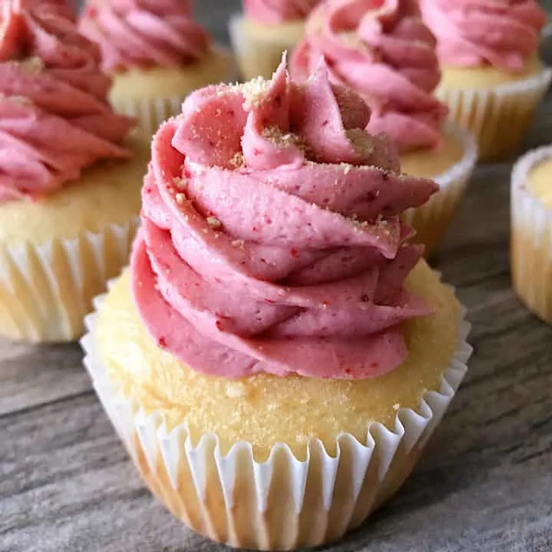 Strawberry Cheesecake Cupcakes 