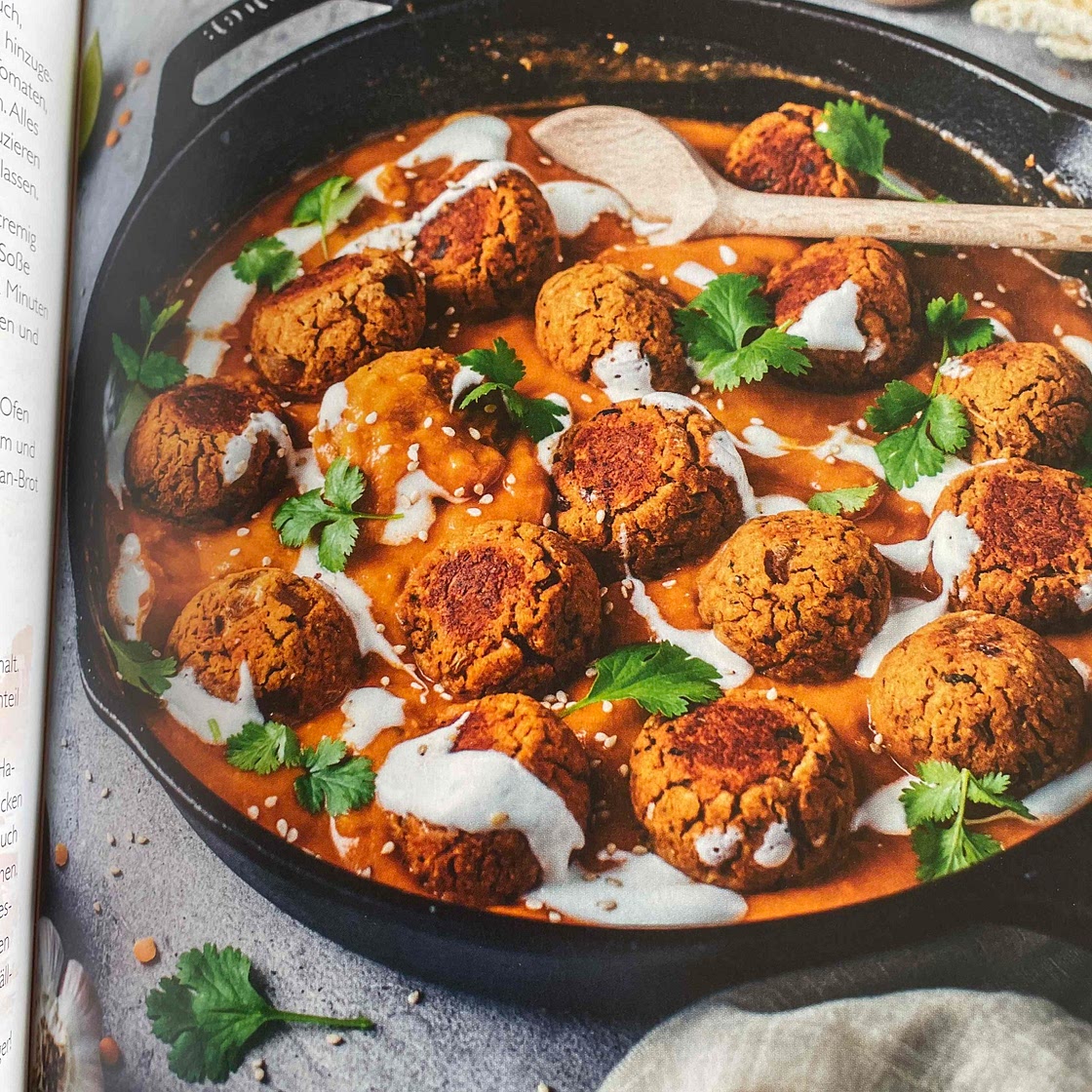 Lindenbällchen in indischer Currysoße 
