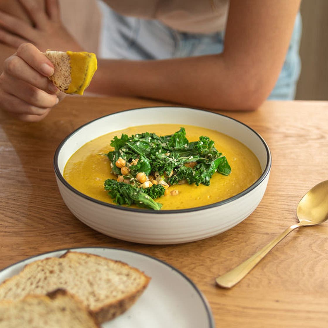 ROASTED PUMPKIN & CAULIFLOWER SOUP