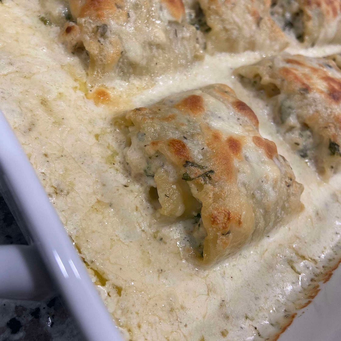 Chicken Alfredo lasagna roll ups