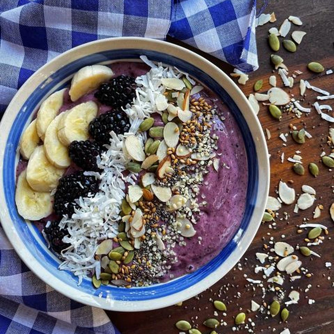 ANTI-INFLAMMATORY SMOOTHIE BOWL 🍌🫐🍓🥑🥣