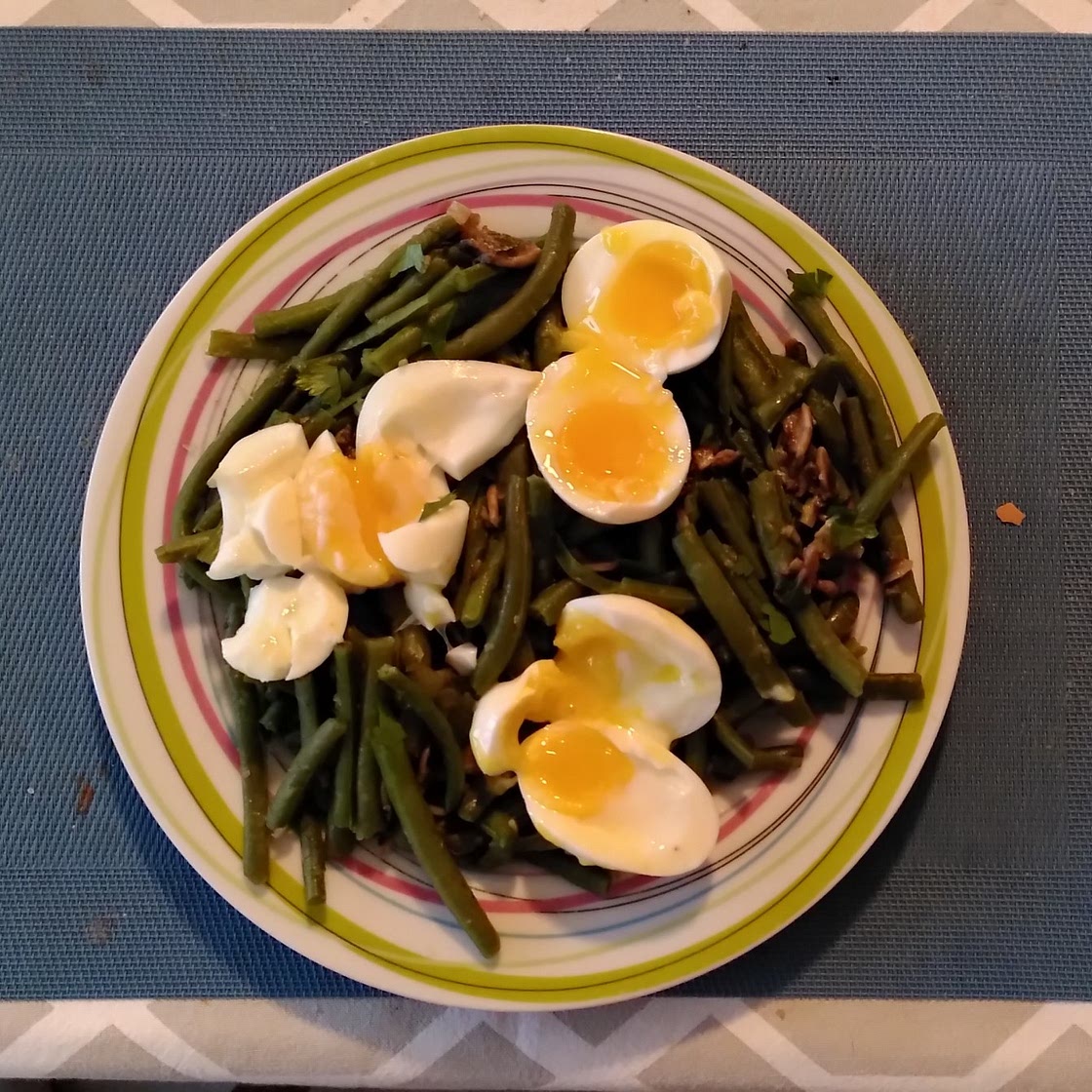 Haricots vert aux champignons et ses oeufs mollets