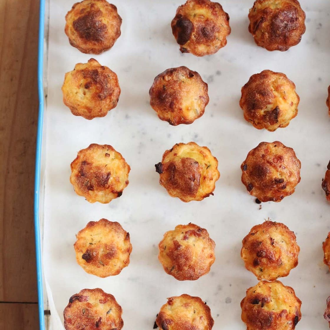 Cannelés salés (oignons, lardons, emmental)