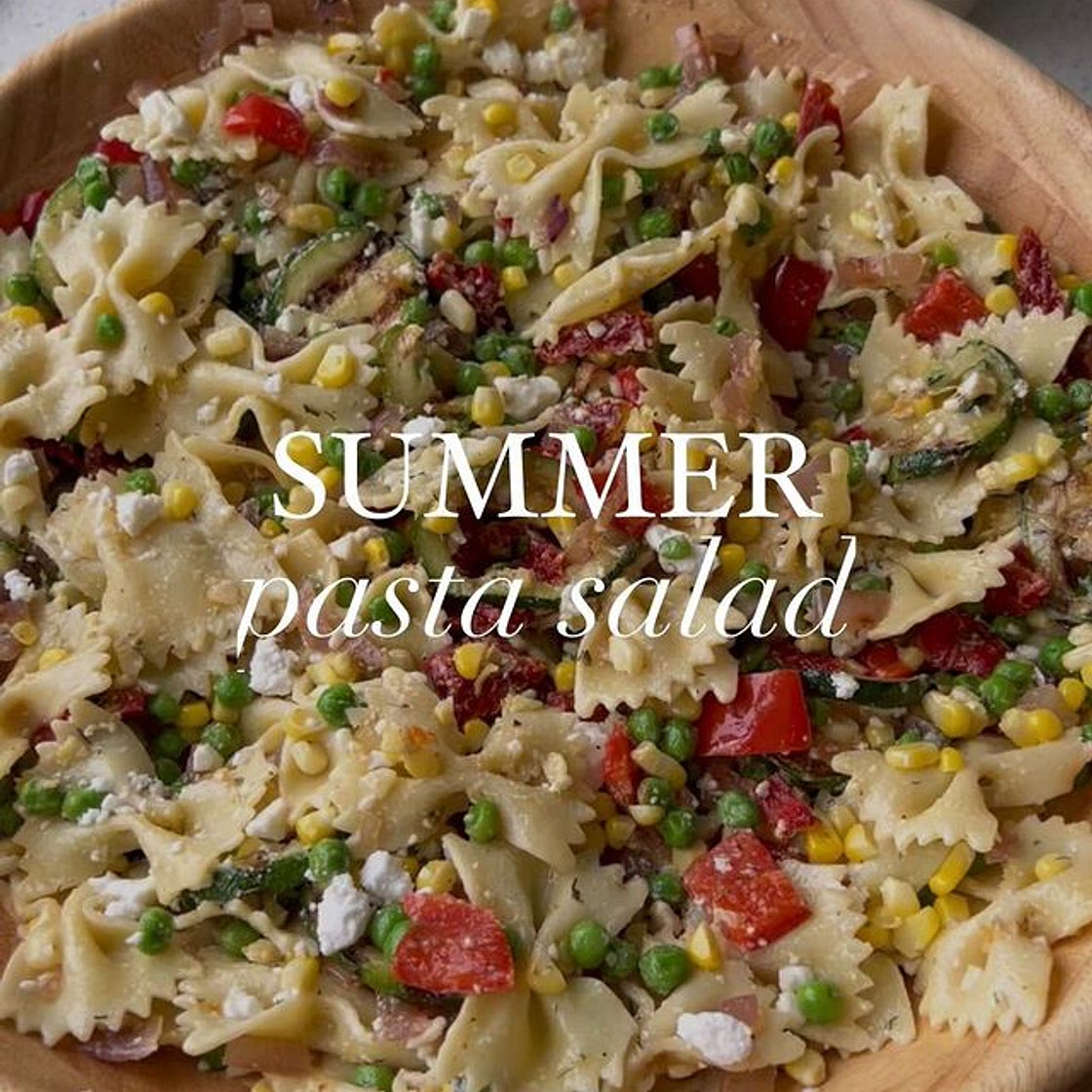 bookmark this HEALTHY SUMMER PASTA SALAD 🌽✨follow for more life changing salads! ingredients: 16 oz bow tie pasta 1 cup steamed corn 1 cup peas 1/2 cup chopped sun dried tomatoes 1-2 cups grilled zucchini 1 bell pepper chopped and grilled 1 red onion dice