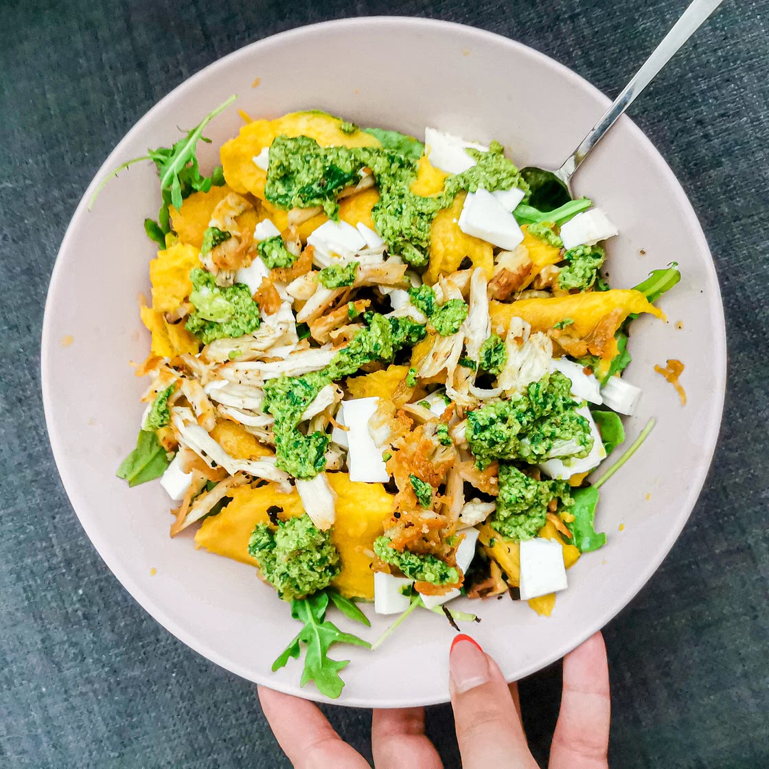 Grilled chicken salad with mango and pesto