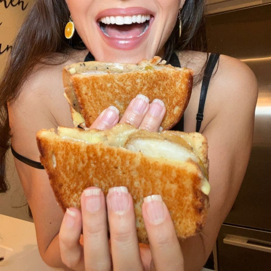 Vegan Grilled Cheese Sandwich🥪 w/Tofurky & Pear | Veginner Cooking