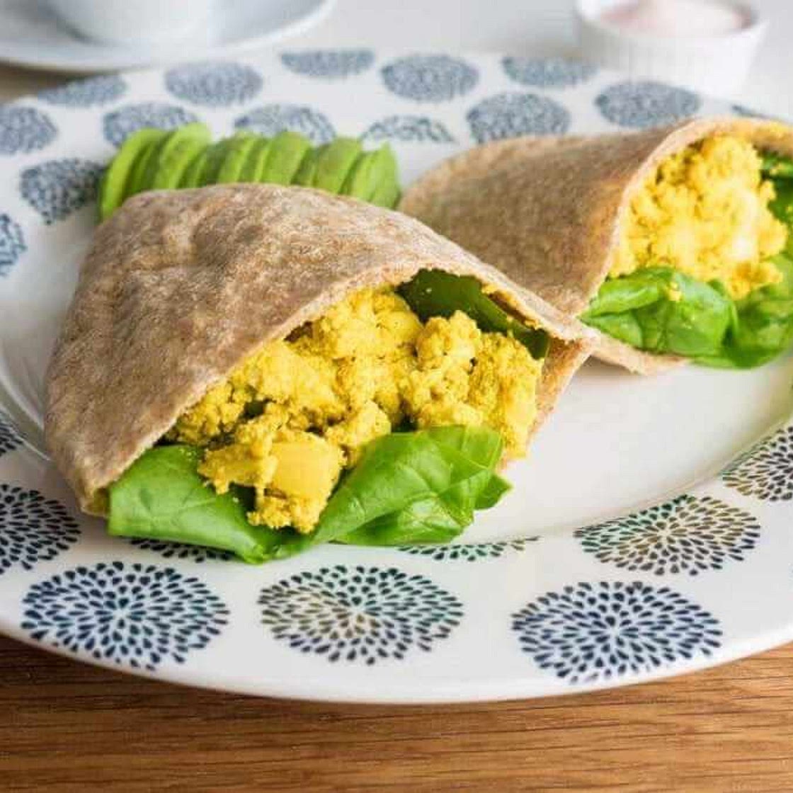 TOFUSCRAMBLE AND SPINACH FILLED PITTAS WITH AVOCADO 🥑 