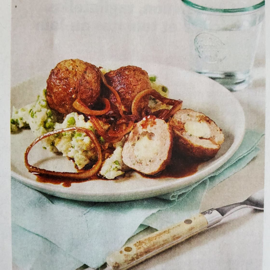 stuffed Meatballs with onion Sauce & Green peas purée